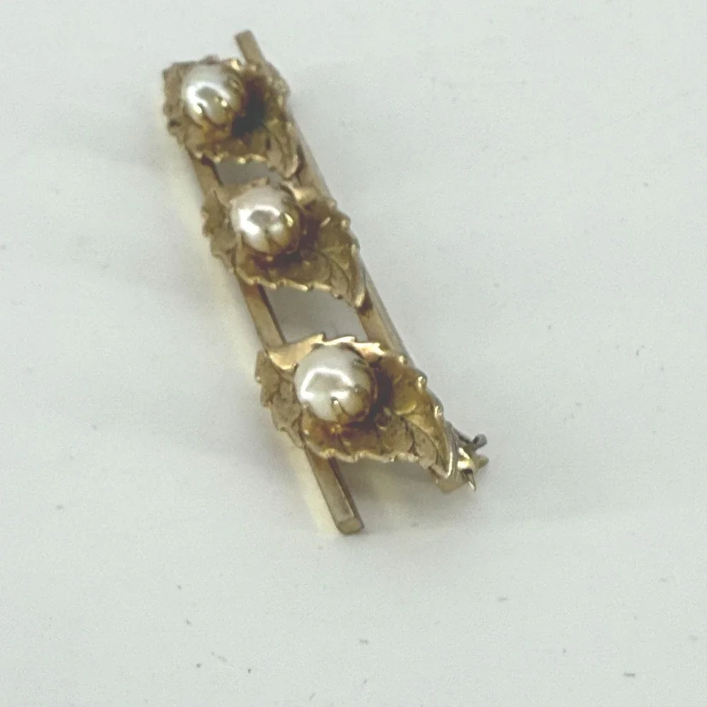 VINTAGE ESTATE Floral Leaf‎ Brooch Pin with Pearls Unsigned Long Straight